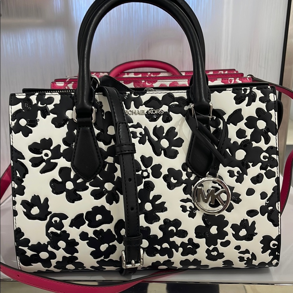 Michael Kors Sheila Medium Sequined Floral Print CZ Satchel
Black
NWT - Picture 1 of 16